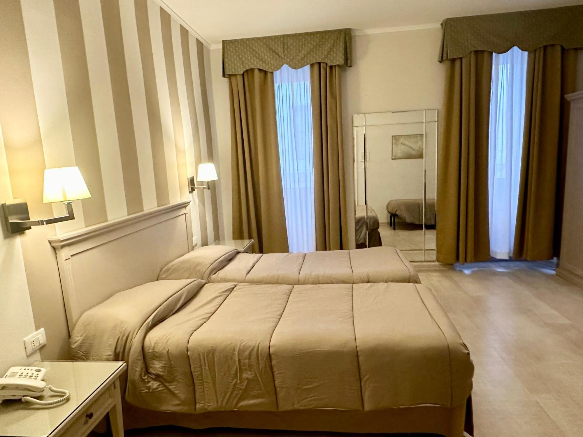 Hotel Bristol トリエステ エクステリア 写真